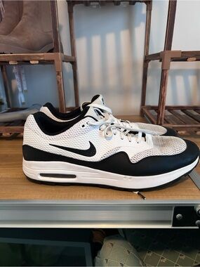 Nike White and Black Mesh Golf Shoes